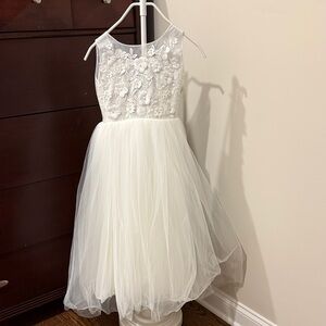 Elegant White Floral Junior Bridesmaids Dress or Flower Girl Size 7